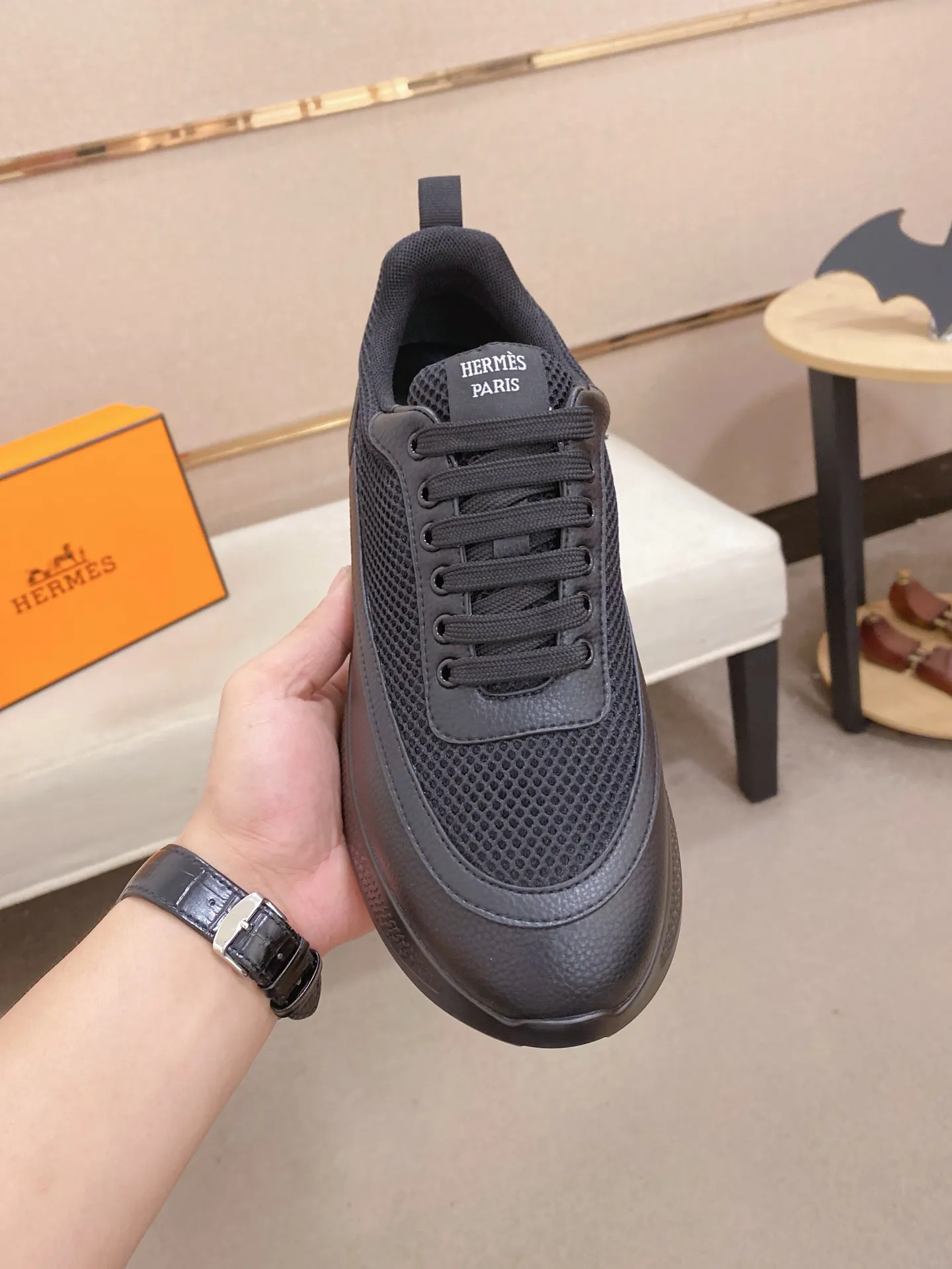 Men's clothing and shoes💰: 462💰《HERMES》【Classic Original Version】Hermès; Top 🔝 Purchasing Agency 🔍🔍Men's latest 🇺🇸 counters are on sale simultaneously, imported from Italy original ▲▲cowhide ▲▲ (high-end, extravagant and classy) ) Exquisite workmanship (Italian 🇮🇹 imported water-dyed 🐂 cowhide lining) sole: original sole provided by the original factory, ⚠️exclusive double-layer activity·TPR·rubber·combined molded outsole; super comfortable·wear-resistant·non-slip·environmental protection The real thing is more beautiful if you take the real thing (high quality, follow the order). You can enter and exit the counter at will * Number of yards: 38-44 (45 can be customized and cannot be returned or exchanged)